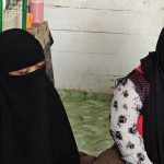 Foto: Ibu Mandala, Ratnasari (40) didampingi oleh Ketua TRC PPA Kaltim, Rina Zainun. Sumber: Grid.id