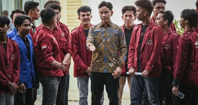 Foto: Wakil Presiden RI, Gibran Rakabuming Raka bertemua dengan mahasiswa. Sumber: Istimewa.