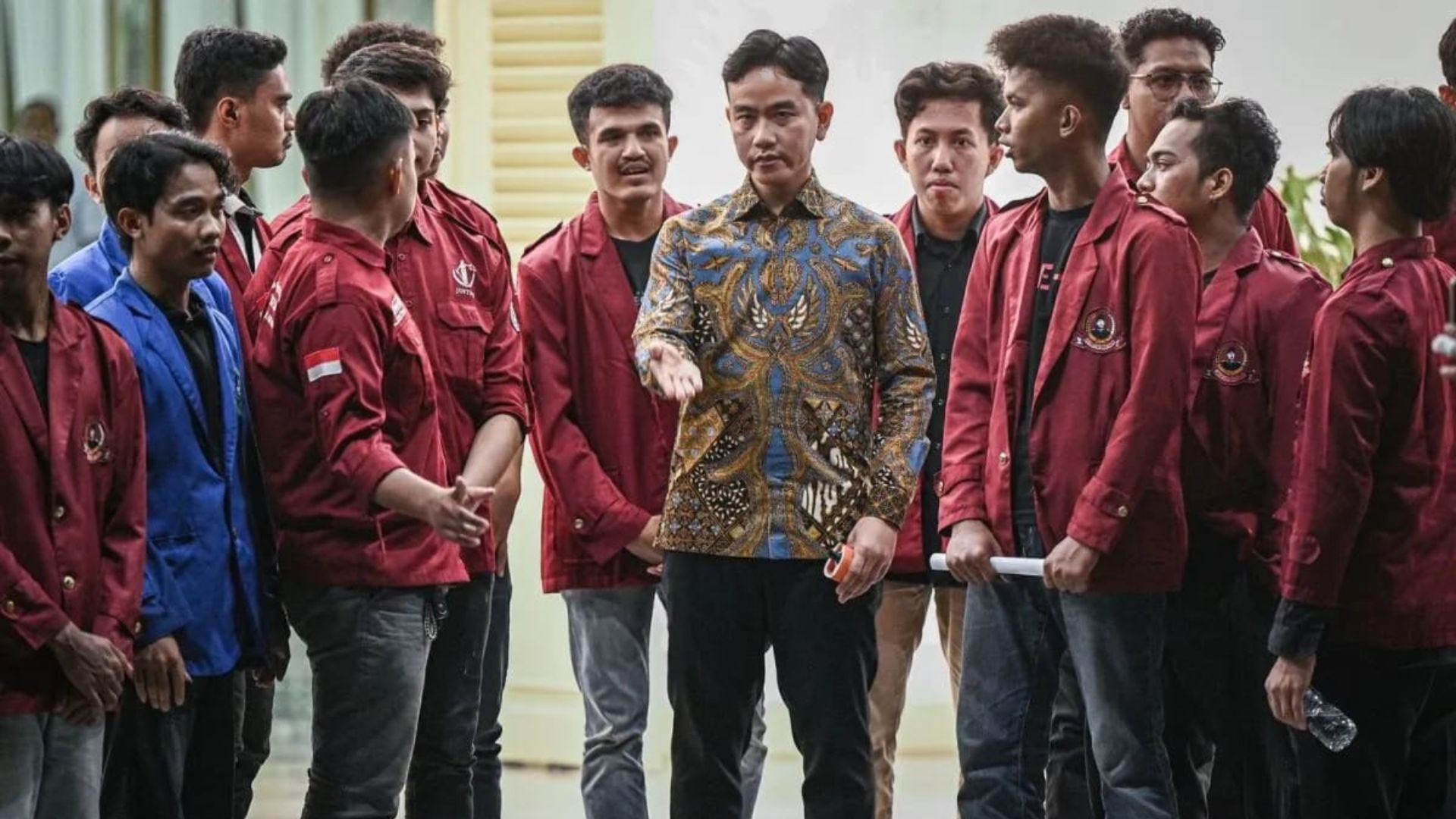 Foto: Wakil Presiden RI, Gibran Rakabuming Raka bertemua dengan mahasiswa. Sumber: Istimewa.