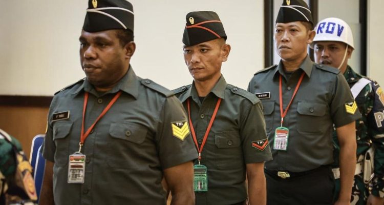 Foto: Serka Mochamad Nasir, Kopda Feri Herianto, dan Serka Frengky Yaru. Sumber: Istimewa.