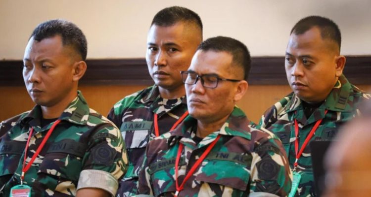 Foto: Sersan Dua Edi Sudarko, Letnan Satu Budhi Hariyanto Widhi, Kapten Nandala Dwi Prasetyo, dan Letnan Satu Sami Lakka. Sumber: Istimewa.