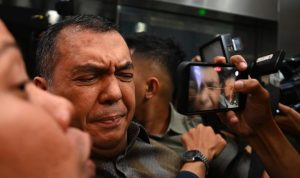 Foto: Wakil Menteri Imigrasi dan Pemasyarakatan (Wamen Imipas), Silmy Karim, menyerahkan diri ke Komisi Pemberantasan Korupsi (KPK) pada Rabu (3/6/2026) malam. Sumber: Istimewa.