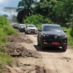 Tinjau Jalan Rusak di Kutai Barat, Gubernur Kaltim Pastikan Bangun Akses 30 Kilometer