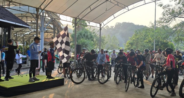 Foto: Gowes Wisata Samarinda Semarakkan HUT ke-81 RI. Sumber: Istimewa.
