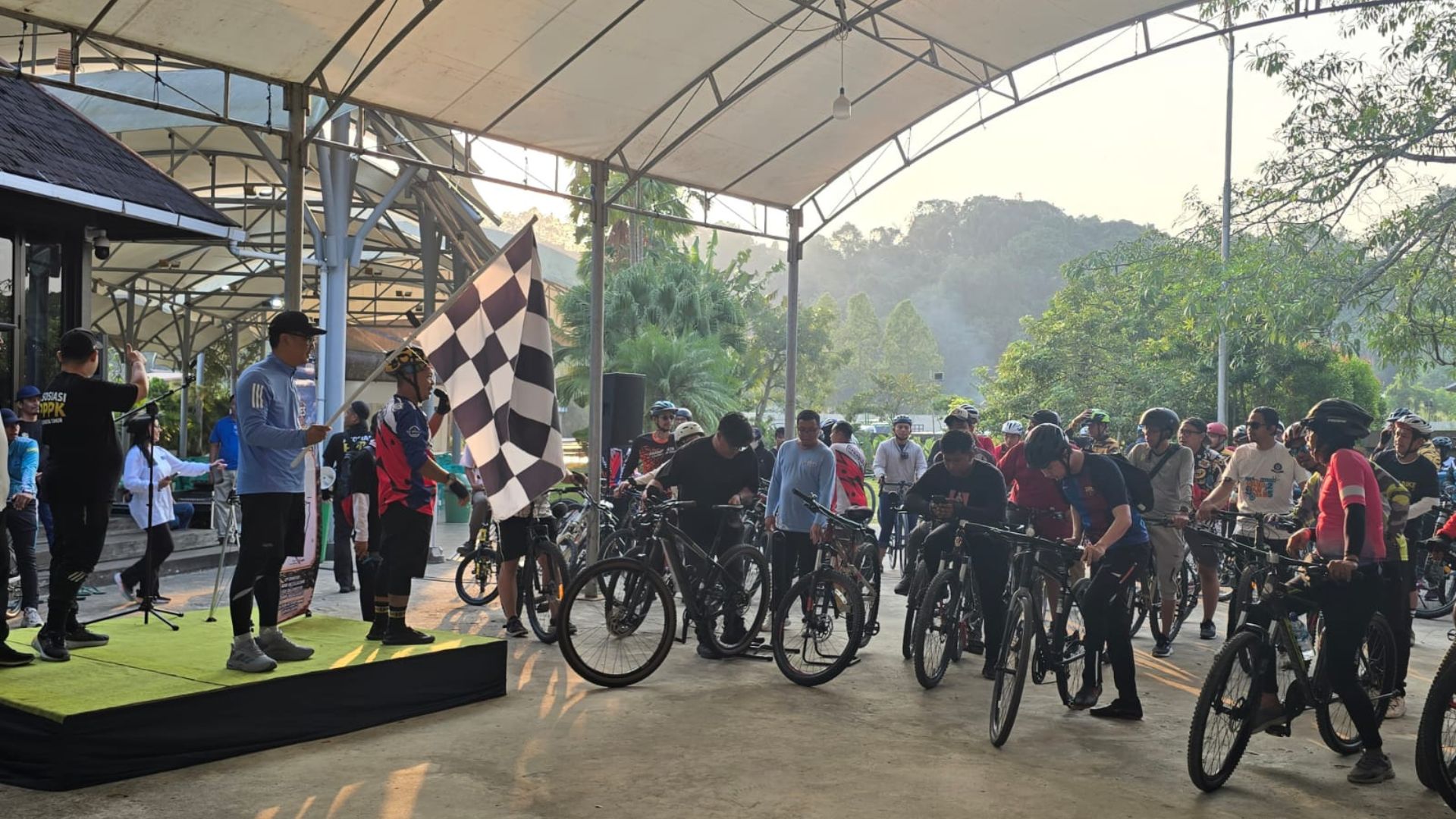 Foto: Gowes Wisata Samarinda Semarakkan HUT ke-81 RI. Sumber: Istimewa.