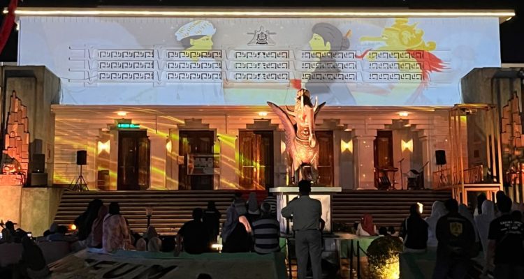Foto: Penampilan vide mapping Putri Karang Melenu di Gedung Museum Negeri Mulawarman. Sumber: Istimewa.